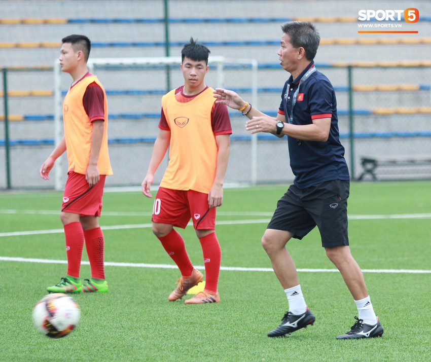 U18 Việt Nam hối hả tập luyện chuẩn bị cho giải Tứ h&ugrave;ng ở Trung Quốc - Ảnh 14.