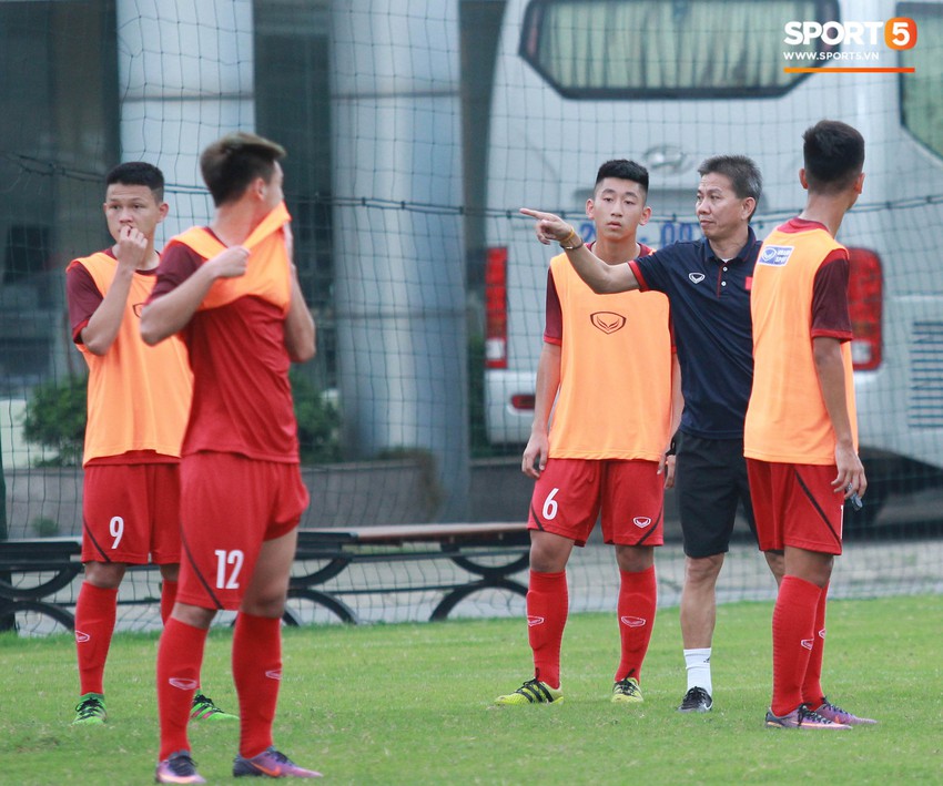 U18 Việt Nam hối hả tập luyện chuẩn bị cho giải Tứ h&ugrave;ng ở Trung Quốc - Ảnh 11.
