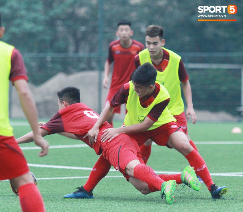 U18 Việt Nam tập luyện m&aacute;u lửa, chờ ng&agrave;y ra mắt tại giải tứ h&ugrave;ng ở Trung Quốc - Ảnh 4.