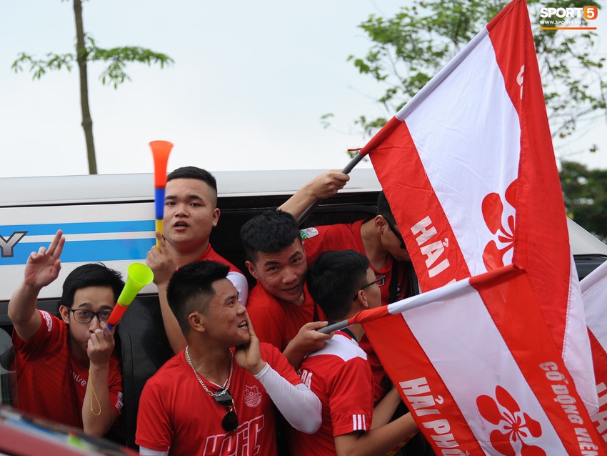 Tình yêu bóng đá của fan Hải Phòng khiến ai cũng phải trầm trồ, dù không cần chơi lớn  - Ảnh 4.