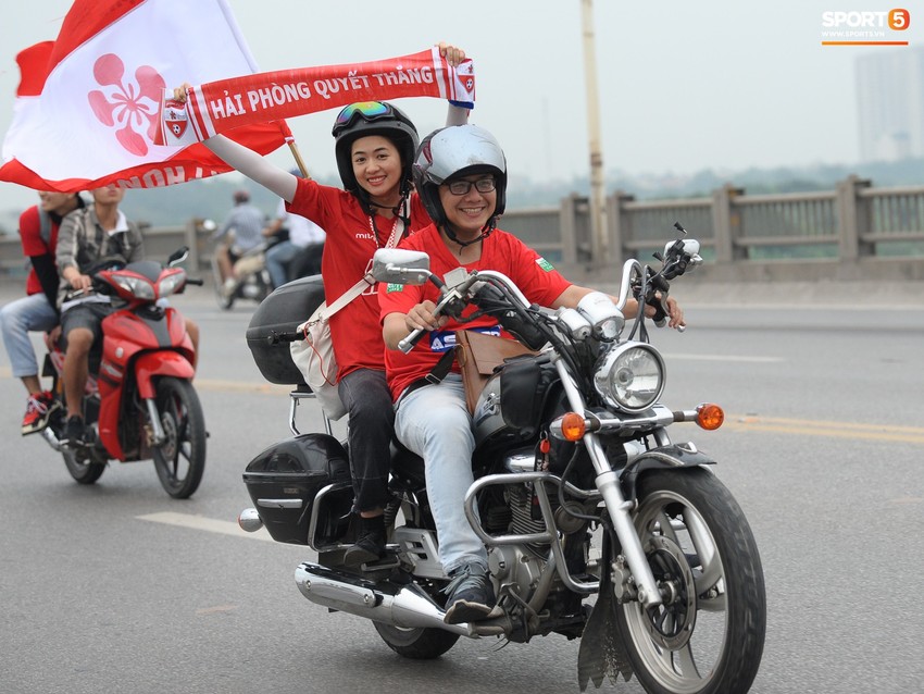 Tình yêu bóng đá của fan Hải Phòng khiến ai cũng phải trầm trồ, dù không cần chơi lớn  - Ảnh 1.