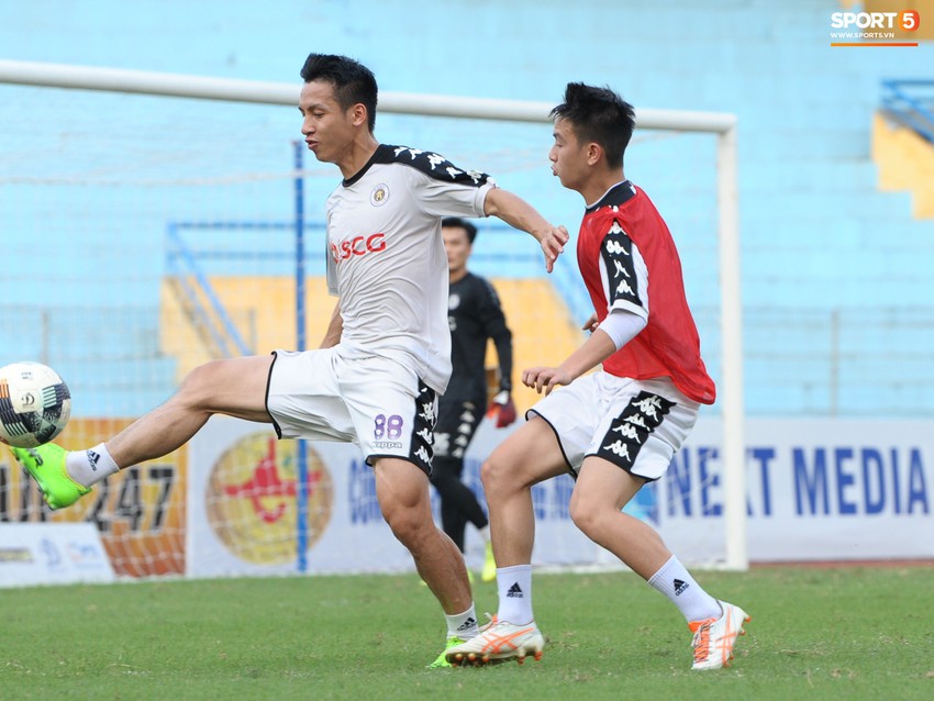 Th&agrave;nh Chung gặp kh&oacute; trong giao tiếp với ngoại binh H&agrave; Nội FC - Ảnh 7.