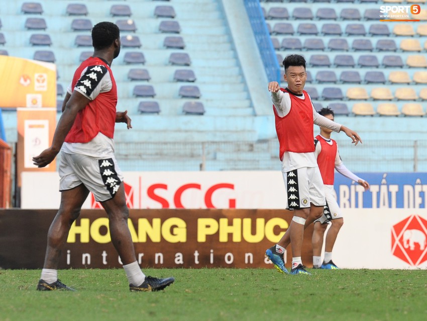 Thành Chung gặp khó trong giao tiếp với ngoại binh Hà Nội FC - Ảnh 4.