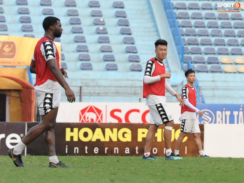 Thành Chung gặp khó trong giao tiếp với ngoại binh Hà Nội FC - Ảnh 3.