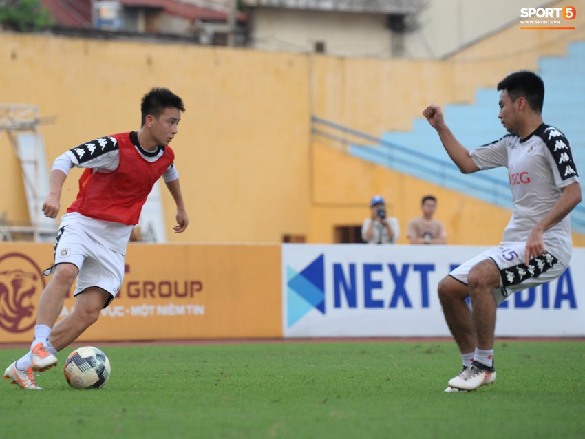 Thành Chung gặp khó trong giao tiếp với ngoại binh Hà Nội FC - Ảnh 10.