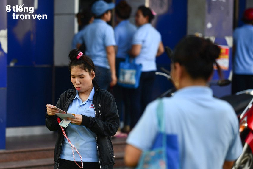 8 tiếng trọn vẹn - Bộ ảnh đầy cảm x&uacute;c về cuộc sống mưu sinh hối hả của những c&ocirc;ng nh&acirc;n S&agrave;i G&ograve;n sau giờ tan ca - Ảnh 9.