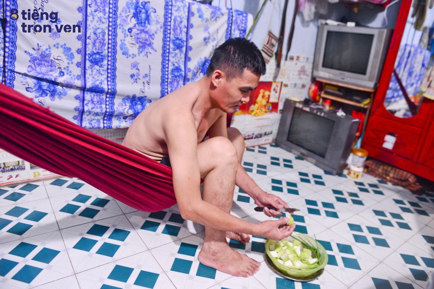 8 tiếng trọn vẹn - Bộ ảnh đầy cảm x&uacute;c về cuộc sống mưu sinh hối hả của những c&ocirc;ng nh&acirc;n S&agrave;i G&ograve;n sau giờ tan ca - Ảnh 14.