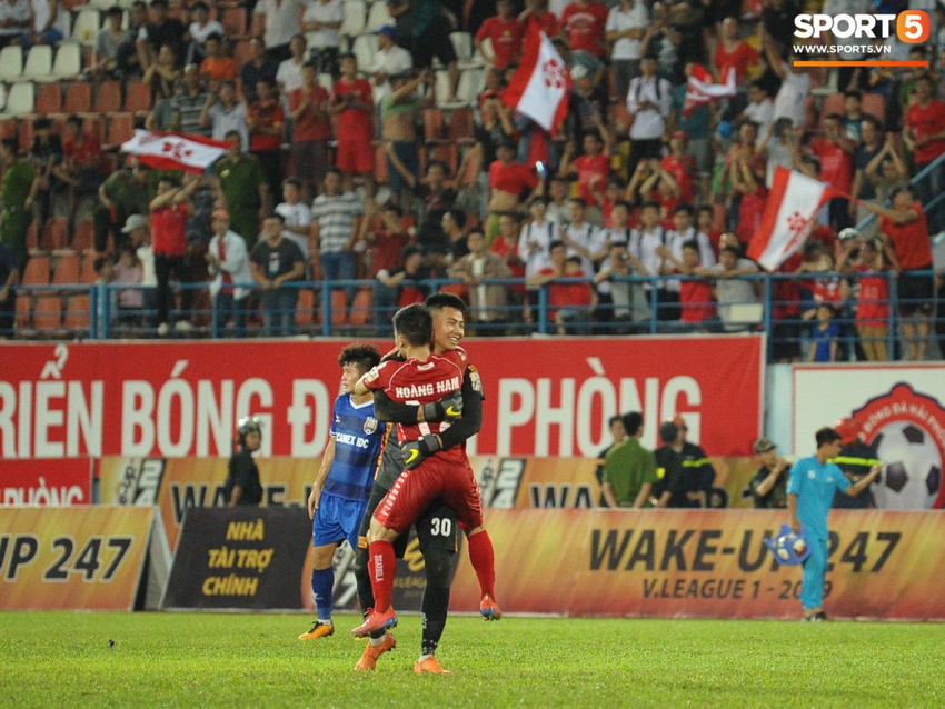 Thủ th&agrave;nh U23 Việt Nam duy tr&igrave; phong độ ấn tượng gi&uacute;p đội nh&agrave; ngược d&ograve;ng trước CLB B&igrave;nh Dương - Ảnh 10.