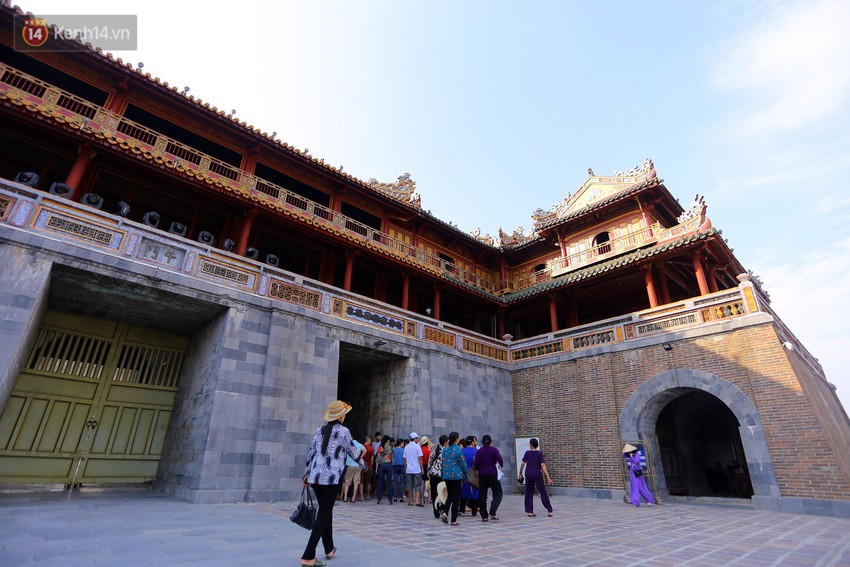 Clip: Diện mạo mới của cổng Ngọ Môn ở Đại Nội Huế sau khi được lột bỏ bụi thời gian - Ảnh 8.