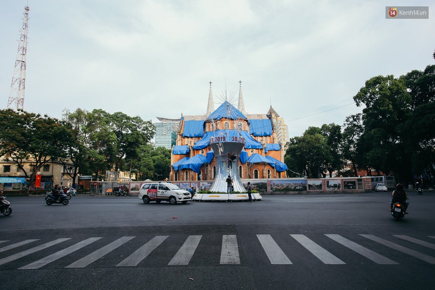 Sài Gòn bình yên lạ thường, đường phố vắng bóng phương tiện trong những ngày nghỉ lễ 30/4 - 1/5 - Ảnh 7.