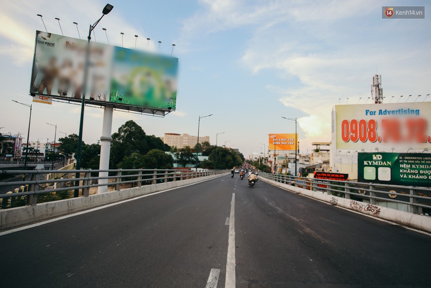 Sài Gòn bình yên lạ thường, đường phố vắng bóng phương tiện trong những ngày nghỉ lễ 30/4 - 1/5 - Ảnh 17.