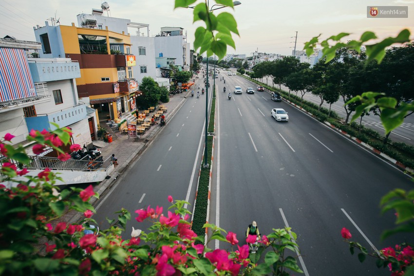 Sài Gòn bình yên lạ thường, đường phố vắng bóng phương tiện trong những ngày nghỉ lễ 30/4 - 1/5 - Ảnh 18.