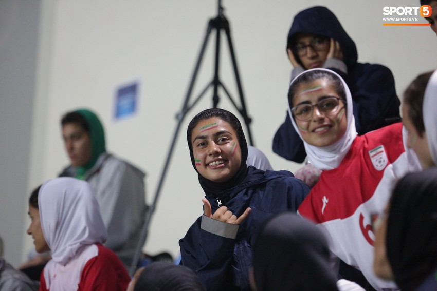 U19 nữ Iran khóc nức nở khi đánh mất vé đến VCK vào tay Việt Nam vì... một thẻ vàng - Ảnh 2.