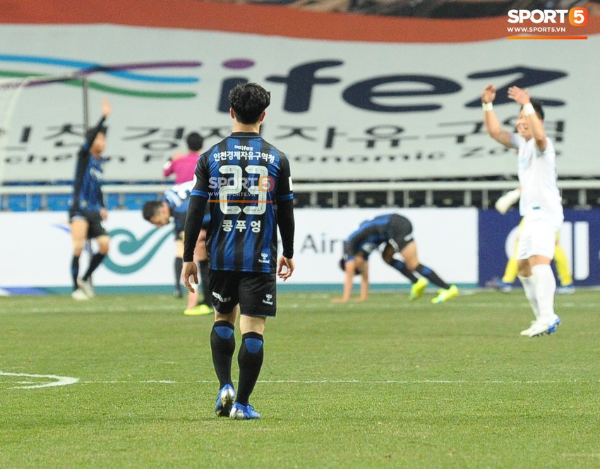 Công Phượng lặng người nhìn Incheon United thủng lưới - Ảnh 3.