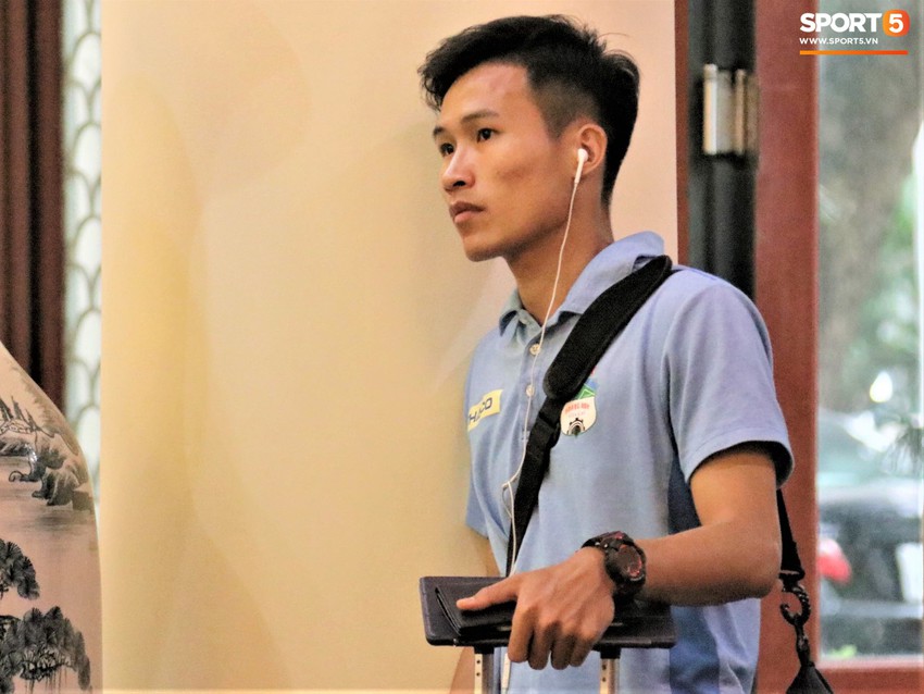 Cầu thủ HAGL bảnh bao giữa tiết trời se lạnh Hà Nội - Ảnh 10.
