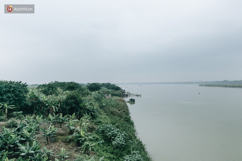 Sân tập thể hình tự chế của các lão bối: Vừa tập, vừa có thể ngắm sông Hồng và cầu Long Biên - Ảnh 2.