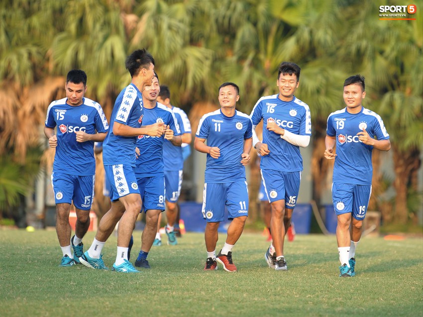 Hành động thể hiện sự tỉ mỉ, chu đáo của Bùi Tiến Dũng đối với các đồng đội Hà Nội FC - Ảnh 11.