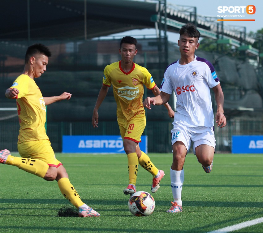 Thi đấu đầy quyết tâm dưới nhiệt độ gần 50 độ C, đàn em Quang Hải nhận cái kết viên mãn trong trận ra quân tại giải Hạng Nhì QG 2019 - Ảnh 8.