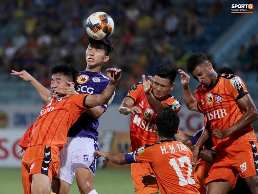 Tiến Dũng bắt bài sai hướng, phải trả giá trong lần đầu bắt chính cho Hà Nội FC - Ảnh 7.