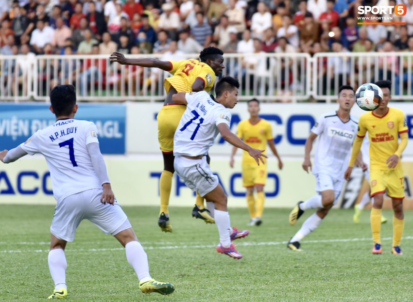 Minh Vương kiến tạo và lập siêu phẩm, HAGL thắng dễ 2-0 Nam Định FC - Ảnh 7.