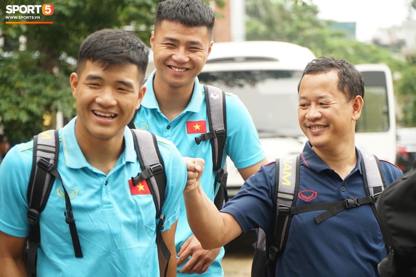 Dàn tuyển thủ Việt Nam bảnh bao ngày hội quân chuẩn bị dự Kings Cup 2019 - Ảnh 11.