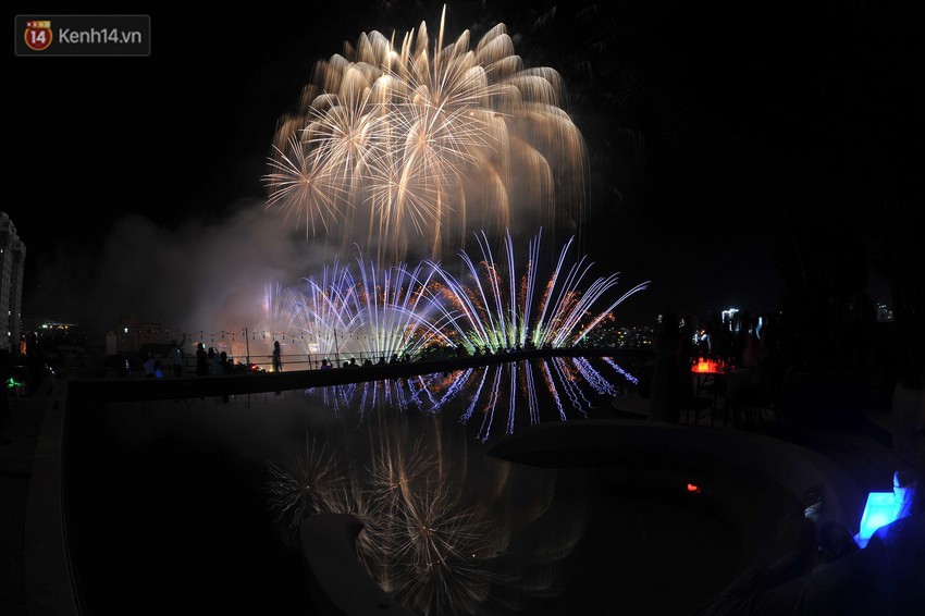 Ngắm màn tranh tài giữa Việt Nam và Nga mở màn Lễ hội pháo hoa quốc tế 2019 tại hồ bơi sang chảnh của khách sạn cao nhất Đà Nẵng - Ảnh 5.