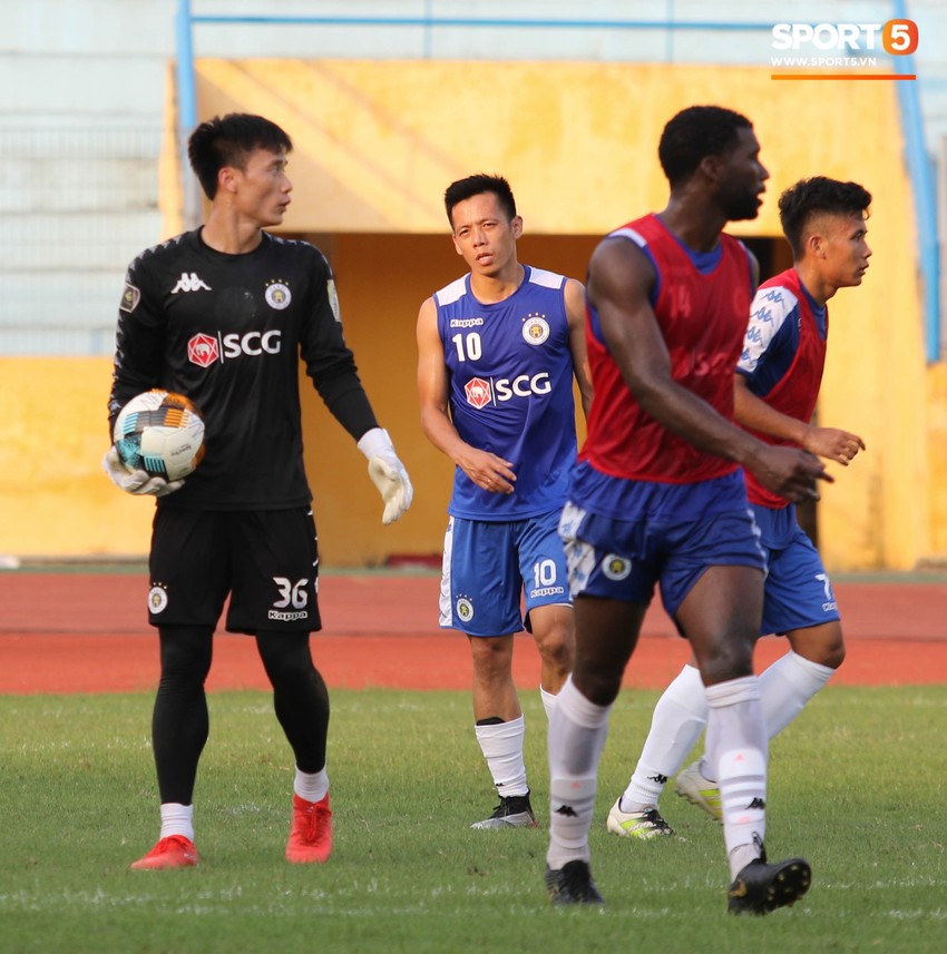 Quang Hải bị quá tải sau Kings Cup, được HLV trưởng Hà Nội FC đặc cách khi về tới Việt Nam - Ảnh 1.