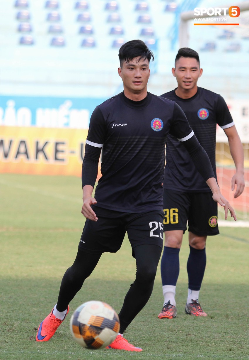 Tiến bộ thần tốc, cựu thủ môn điển trai của U23 Việt Nam vẫn khiêm tốn trước cuộc đọ sức với Hà Nội FC - Ảnh 1.
