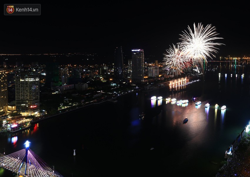 Ngắm màn tranh tài giữa Việt Nam và Nga mở màn Lễ hội pháo hoa quốc tế 2019 tại hồ bơi sang chảnh của khách sạn cao nhất Đà Nẵng - Ảnh 7.