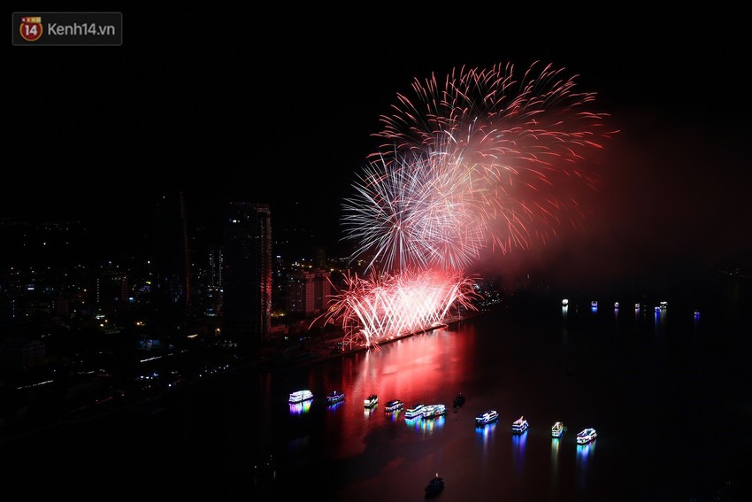 Ngắm màn tranh tài giữa Việt Nam và Nga mở màn Lễ hội pháo hoa quốc tế 2019 tại hồ bơi sang chảnh của khách sạn cao nhất Đà Nẵng - Ảnh 16.