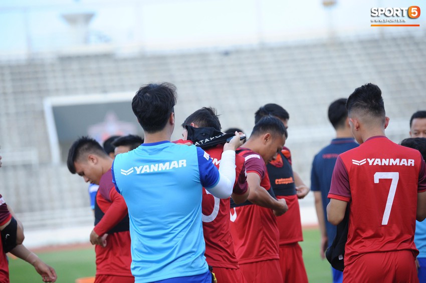 HLV thể lực người Hàn đi tất in cờ Việt Nam và sự chăm lo của những người thầm lặng trước thềm Kings Cup 2019 - Ảnh 6.