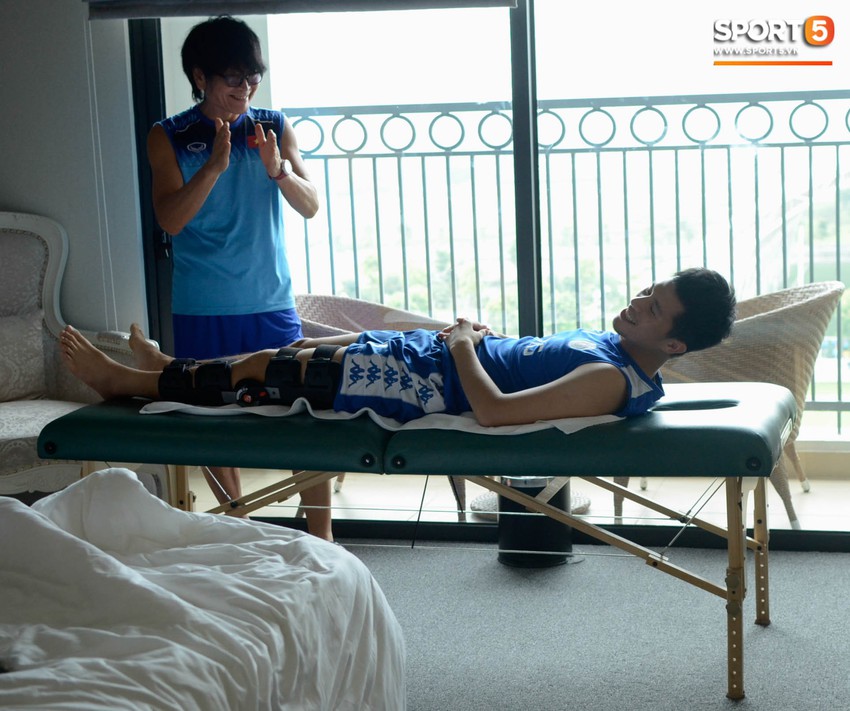 Đình Trọng kiên trì tập hồi phục, hy vọng mong manh kịp bình phục dự SEA Games 30 - Ảnh 2.