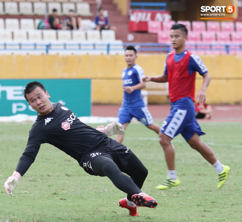 Hà Nội FC cười đùa vui vẻ trước cuộc đọ sức với đội bóng cuối bảng V.League 2019 - Ảnh 5.