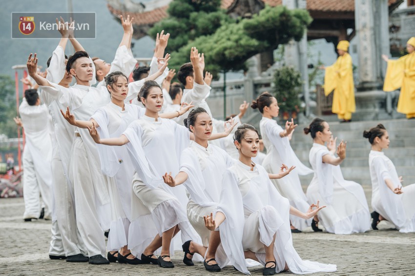 Lên chốn bồng lai trên đỉnh Fansipan, vừa lạc giữa mây trời vừa đắm chìm trong những vũ điệu đầy mê hoặc - Ảnh 29.