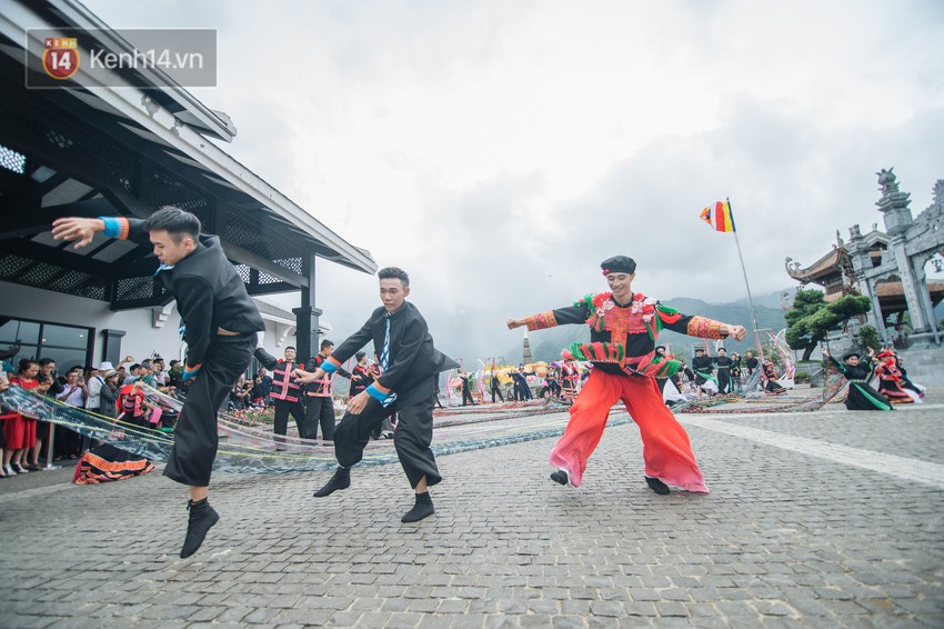 Lên chốn bồng lai trên đỉnh Fansipan, vừa lạc giữa mây trời vừa đắm chìm trong những vũ điệu đầy mê hoặc - Ảnh 25.