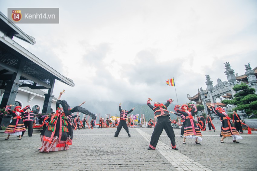 Lên chốn bồng lai trên đỉnh Fansipan, vừa lạc giữa mây trời vừa đắm chìm trong những vũ điệu đầy mê hoặc - Ảnh 26.