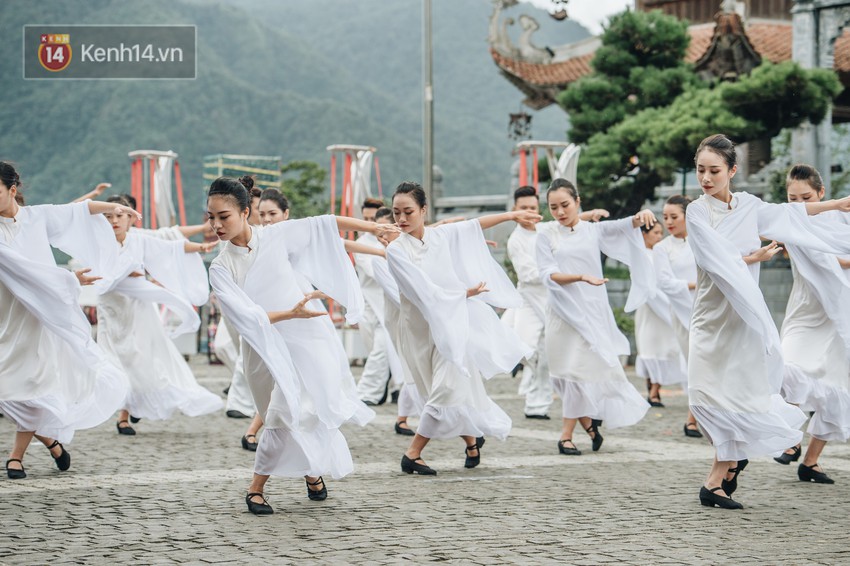 Lên chốn bồng lai trên đỉnh Fansipan, vừa lạc giữa mây trời vừa đắm chìm trong những vũ điệu đầy mê hoặc - Ảnh 30.