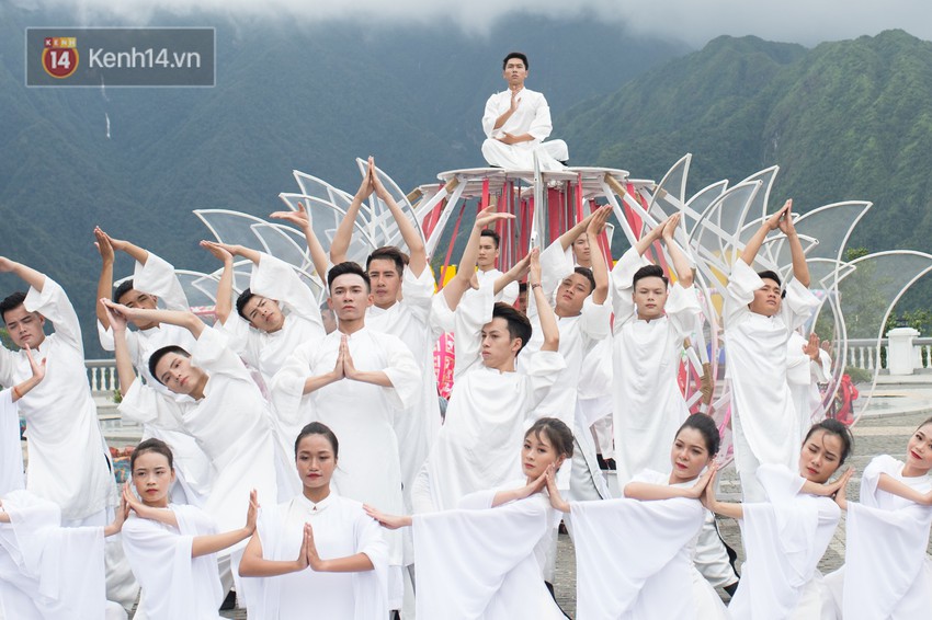 Lên chốn bồng lai trên đỉnh Fansipan, vừa lạc giữa mây trời vừa đắm chìm trong những vũ điệu đầy mê hoặc - Ảnh 31.