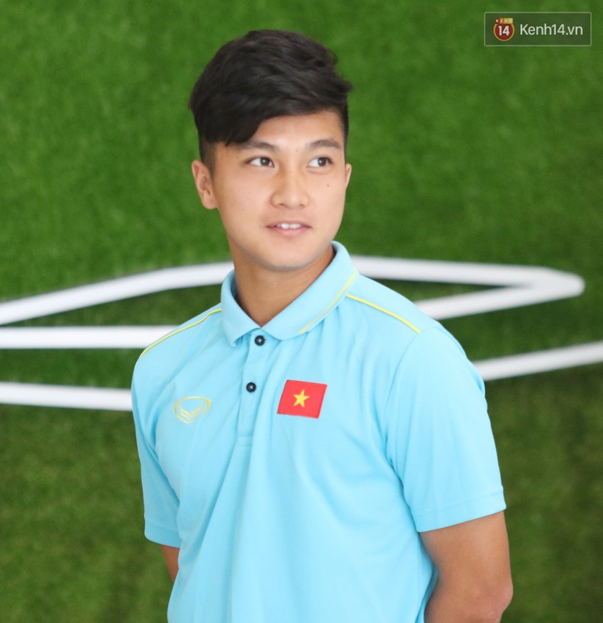 Dàn tuyển thủ U22 Việt Nam bảnh bao trong ngày tập trung chuẩn bị cho SEA Games 30 - Ảnh 3.