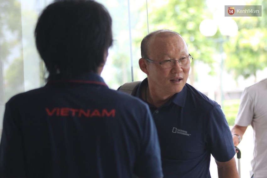 Dàn tuyển thủ U22 Việt Nam bảnh bao trong ngày tập trung chuẩn bị cho SEA Games 30 - Ảnh 10.