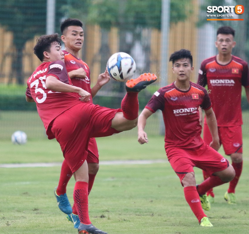 Phát hiện nam thần mới của U22 Việt Nam trong đợt tập trung chuẩn bị cho SEA Games 2019 - Ảnh 7.