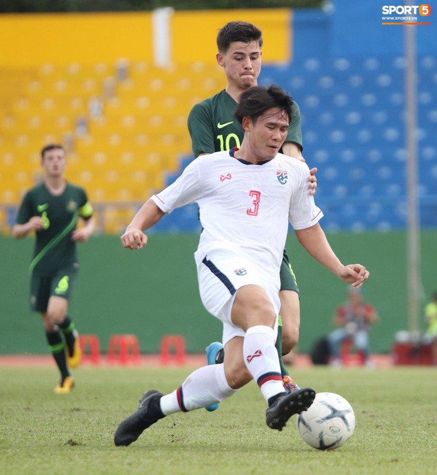 Thi đấu với sơ đồ 3 hậu vệ giống thầy Park, U18 Thái Lan vẫn nhận cái kết đắng trước Australia tại giải U18 Đông Nam Á - Ảnh 1.