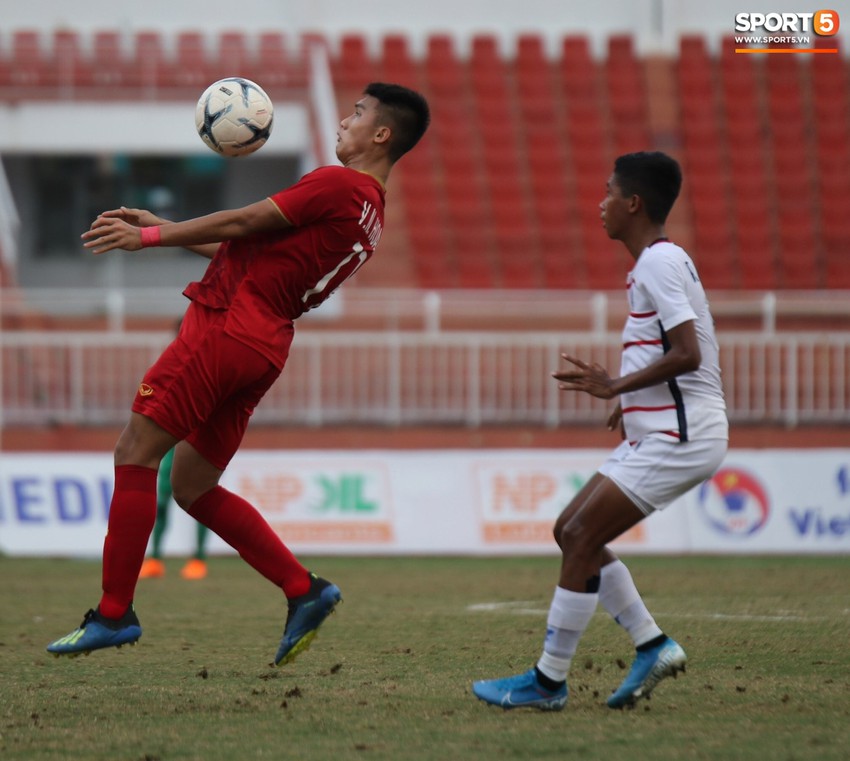 Ấm lòng phút giây xum vầy cùng gia đình của các cầu thủ U18 Việt Nam sau thất bại tại giải U18 Đông Nam Á 2019 - Ảnh 1.