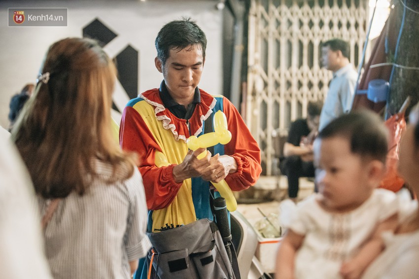 Phố bích họa Phùng Hưng đông kinh hoàng đêm trước Trung thu: Lúc đi hết mình lúc về hết hồn! - Ảnh 14.