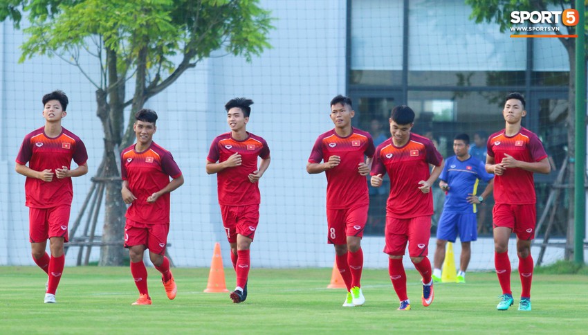 U19 Việt Nam tập luyện đầy hứng khởi trong lần đầu làm việc với HLV từng hai lần dự World Cup - Ảnh 11.