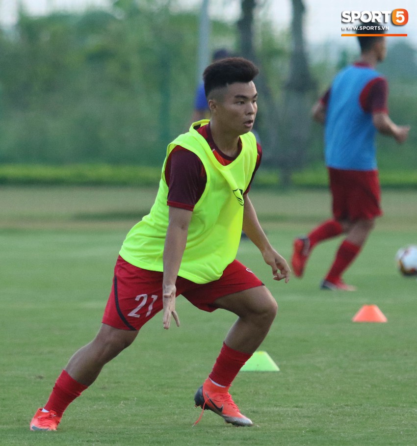 U19 Việt Nam tập luyện đầy hứng khởi trong lần đầu làm việc với HLV từng hai lần dự World Cup - Ảnh 8.