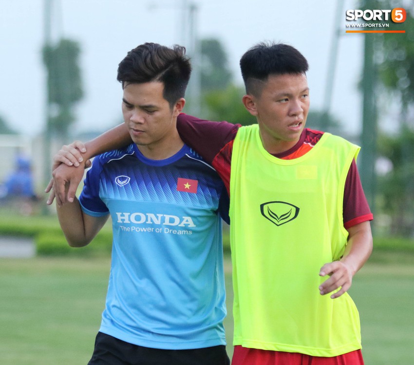 U19 Việt Nam tập luyện đầy hứng khởi trong lần đầu làm việc với HLV từng hai lần dự World Cup - Ảnh 10.