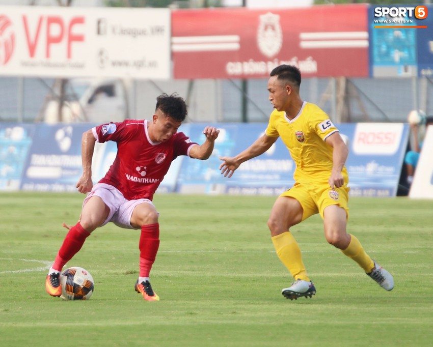 Martin Lo trầm tư trong ngày vui của tân binh Phố Hiến FC tại giải Hạng Nhất QG 2019 - Ảnh 14.