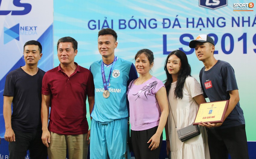 Martin Lo trầm tư trong ngày vui của tân binh Phố Hiến FC tại giải Hạng Nhất QG 2019 - Ảnh 7.