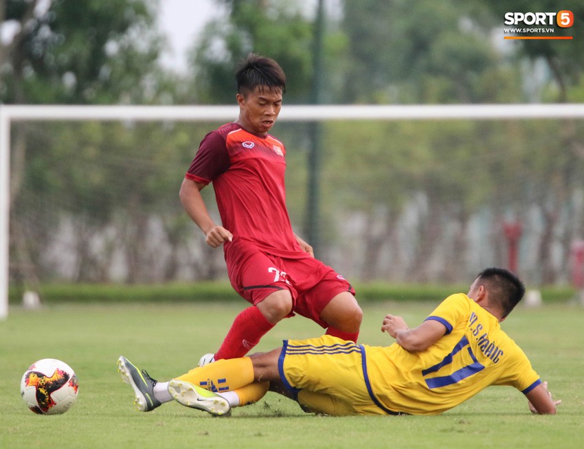 U19 Việt Nam thay đổi tích cực trong lần thử lửa đầu tiên dưới thời HLV trưởng Philippe Troussier - Ảnh 4.
